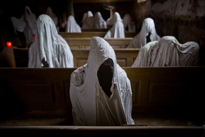 <br />
Люди вспомнили самые пугающие встречи с призраками<br />
