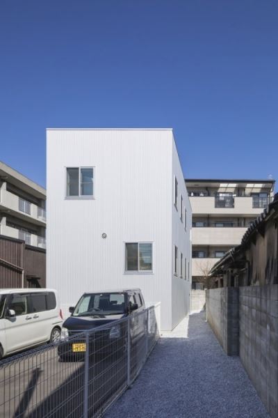 Неприметный с виду дом в Японии, который на самом деле является 13-уровневым жилищем (20 фото)