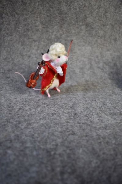 Художница по текстилю превратила войлочных мышек в известных персонажей и героев поп-культуры (12 фото)